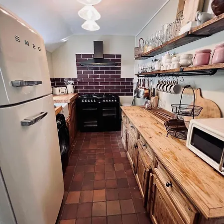 6 - Central Location - Entire House - Free Parking Merthyr Tydfil Exterior foto