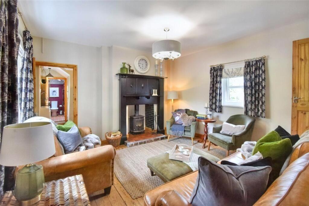 6 - Location - Entire House - Free Parking Holiday home